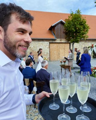 Svatby máme rádi! 🥂🕊️💍 - Spolehlivě - Levně - Luxusně - Samostatně - Vždy s úsměvem - Splníme každé přání - Vše zařídíme...